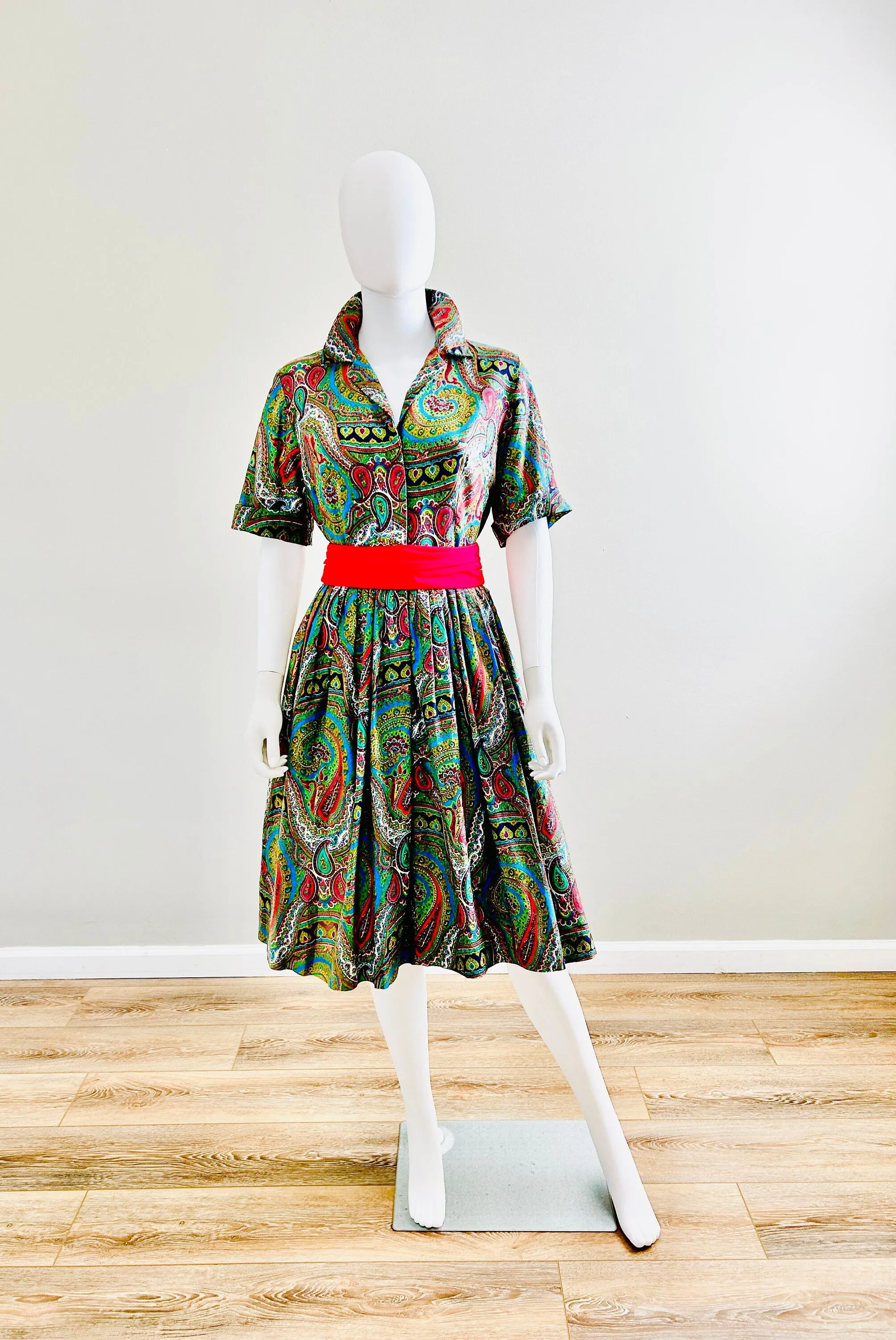 Vintage 1950s Paisley Cotton Shirt Dress / 50s Fit and Flare Dress / Size S M